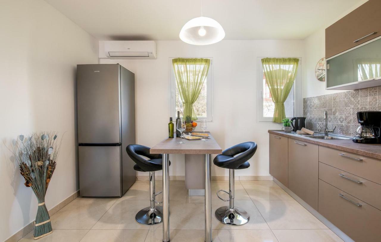 Family Apartment Ingrid 풀라 외부 사진
