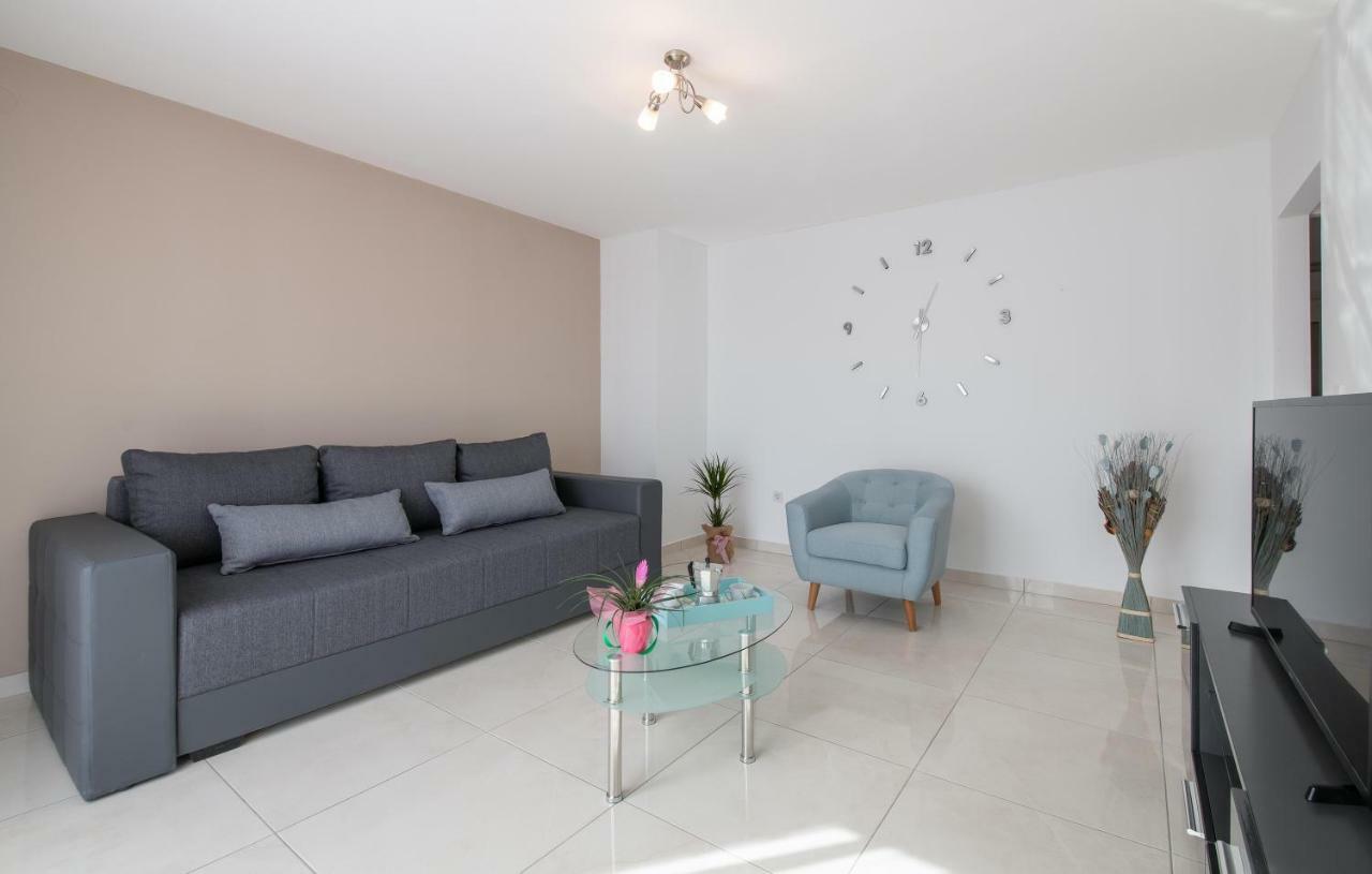 Family Apartment Ingrid 풀라 외부 사진