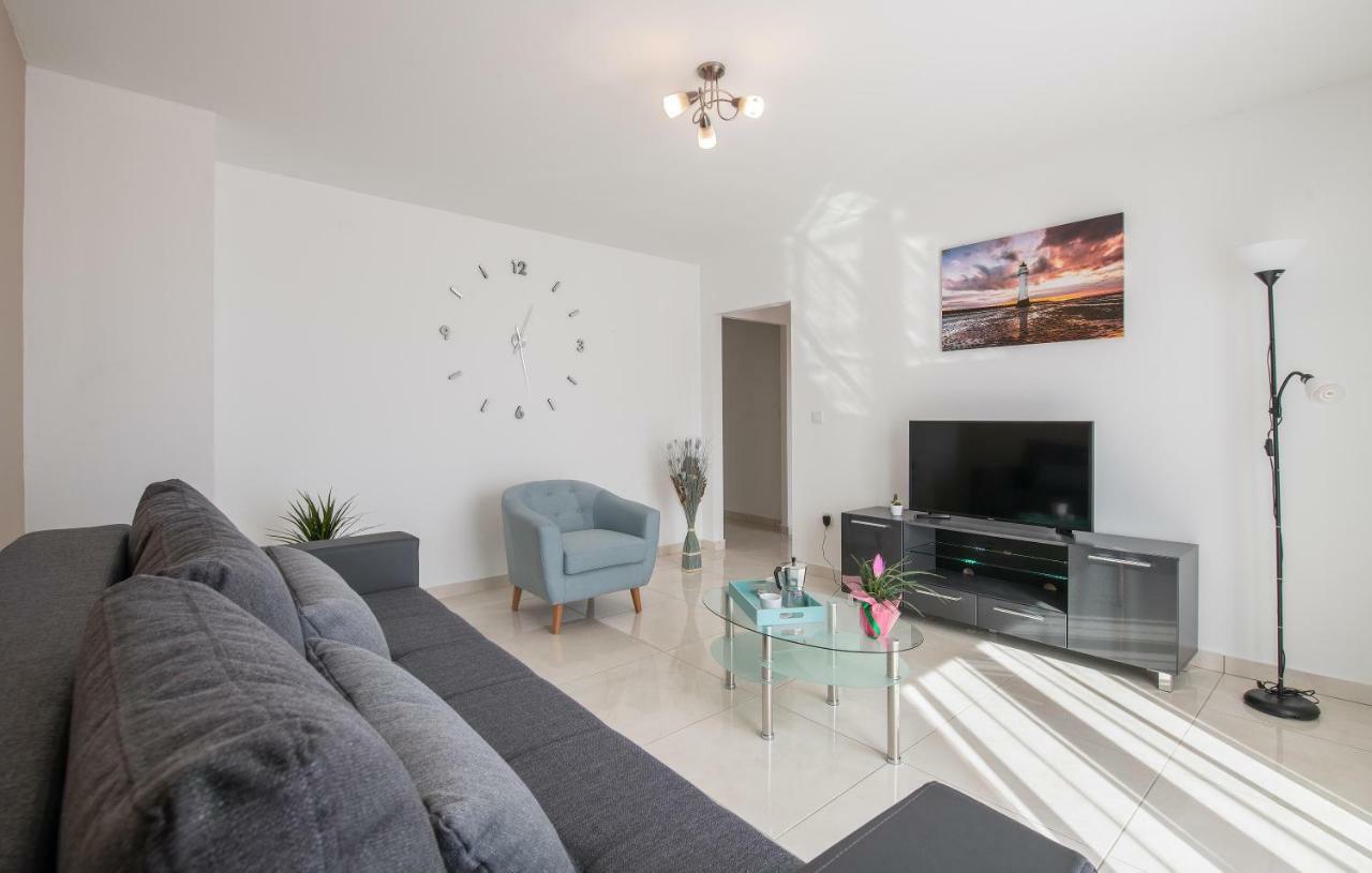 Family Apartment Ingrid 풀라 외부 사진